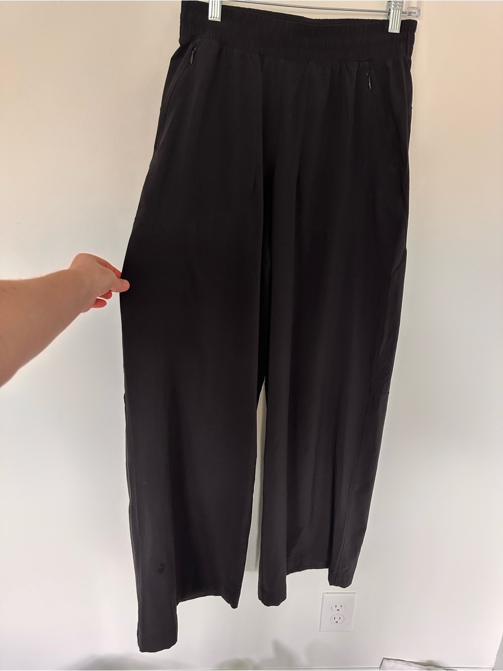 Lululemon women’s Swift Mid-Rise Wide-Leg Pant black 6 - Picture 4 of 7